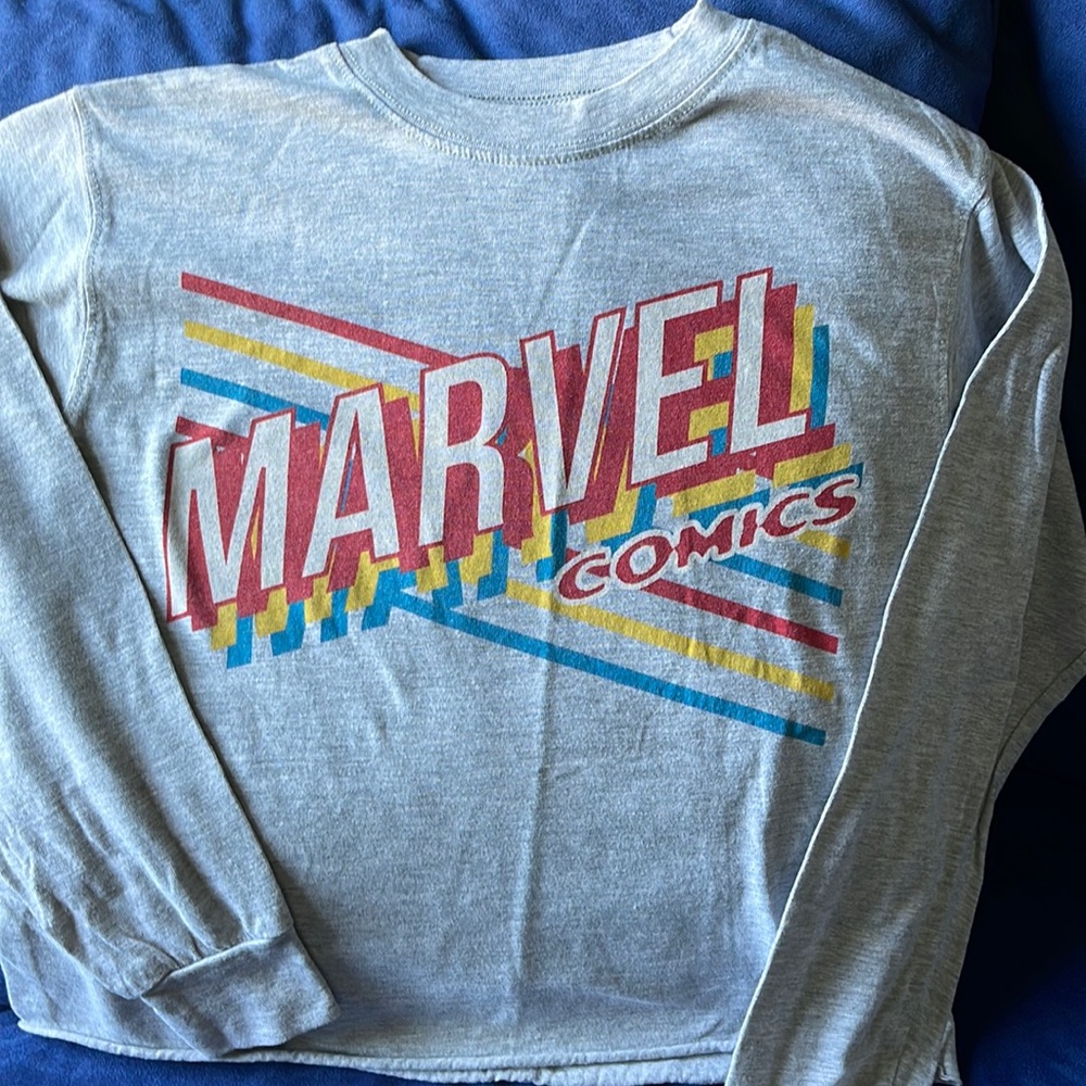 Graphic shirt, Marvel comics long sleeved gray cropped top.